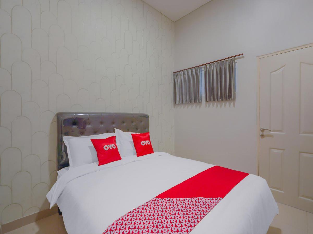 Super Oyo Capital O 90336 Olive Guest House Surabaya Bagian luar foto