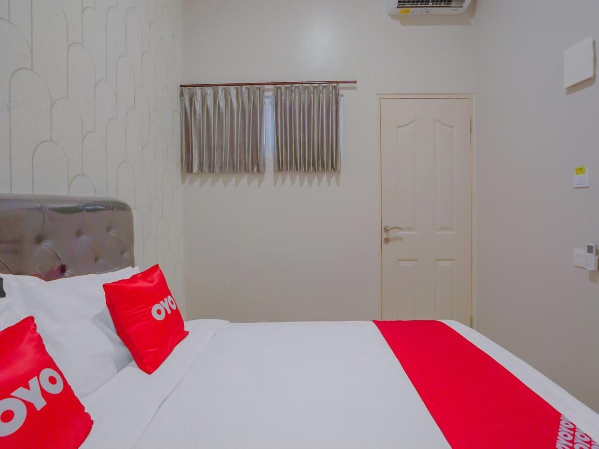Super Oyo Capital O 90336 Olive Guest House Surabaya Bagian luar foto