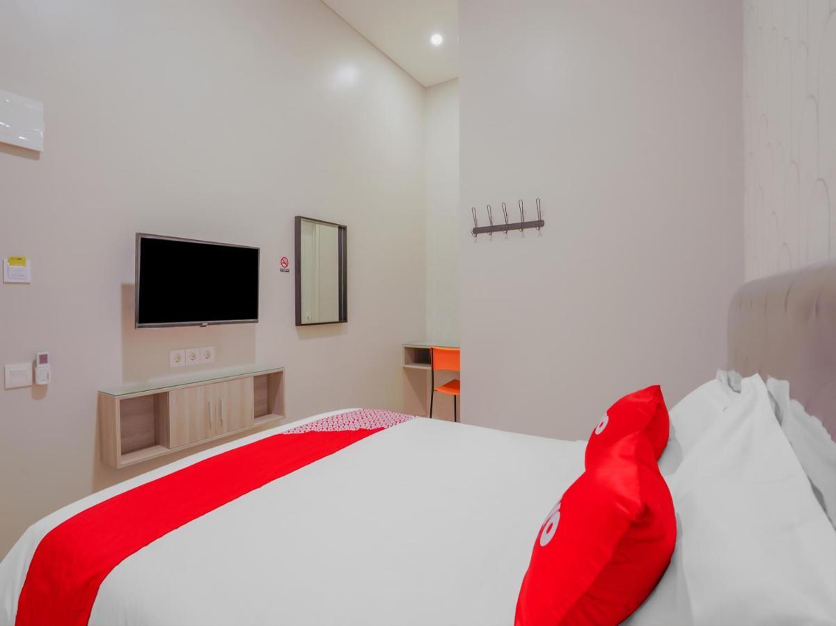 Super Oyo Capital O 90336 Olive Guest House Surabaya Bagian luar foto