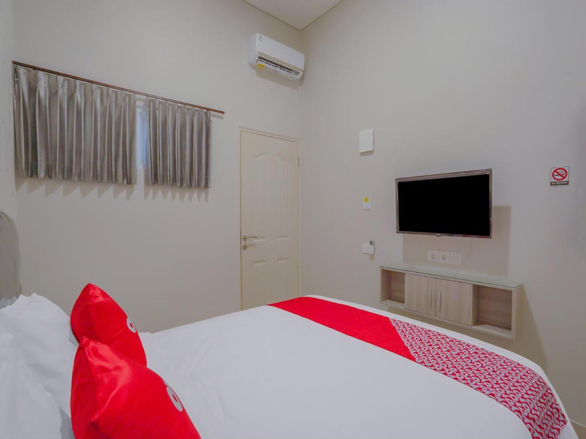 Super Oyo Capital O 90336 Olive Guest House Surabaya Bagian luar foto