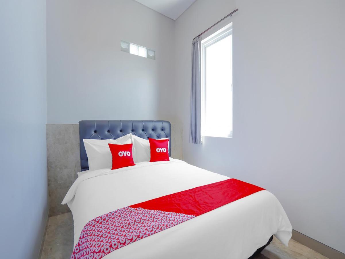 Super Oyo Capital O 90336 Olive Guest House Surabaya Bagian luar foto